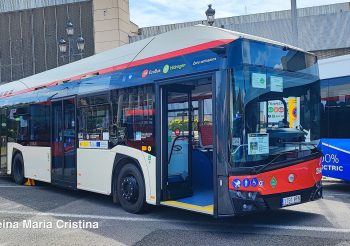TMB presenta en la exposición de autobuses clásicos el primer Solaris Urbino de hídrogeno